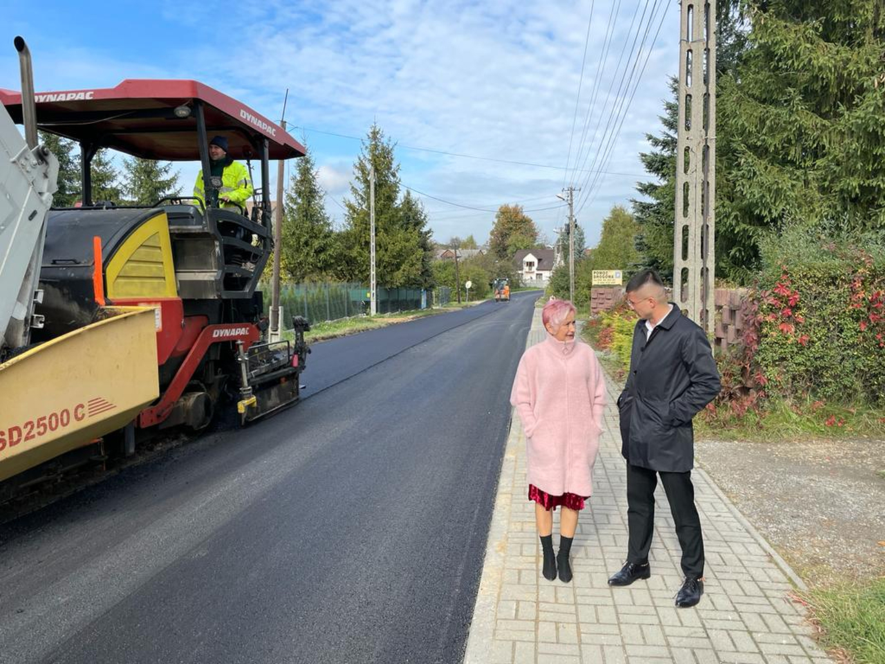 Wicestarosta Paulina, Starosta Olkuski Bogumił Sobczyk w trakcie wizytacji na przebudowywanym odcinku ulicy Podgrabie