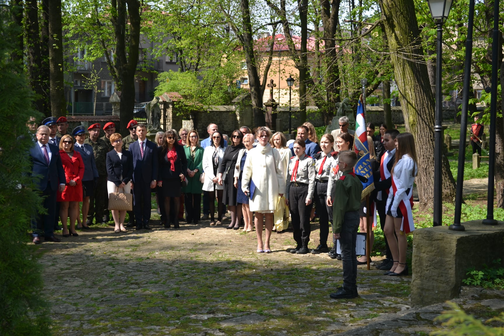 Delegacje na starym cmentarzu w Olkuszu