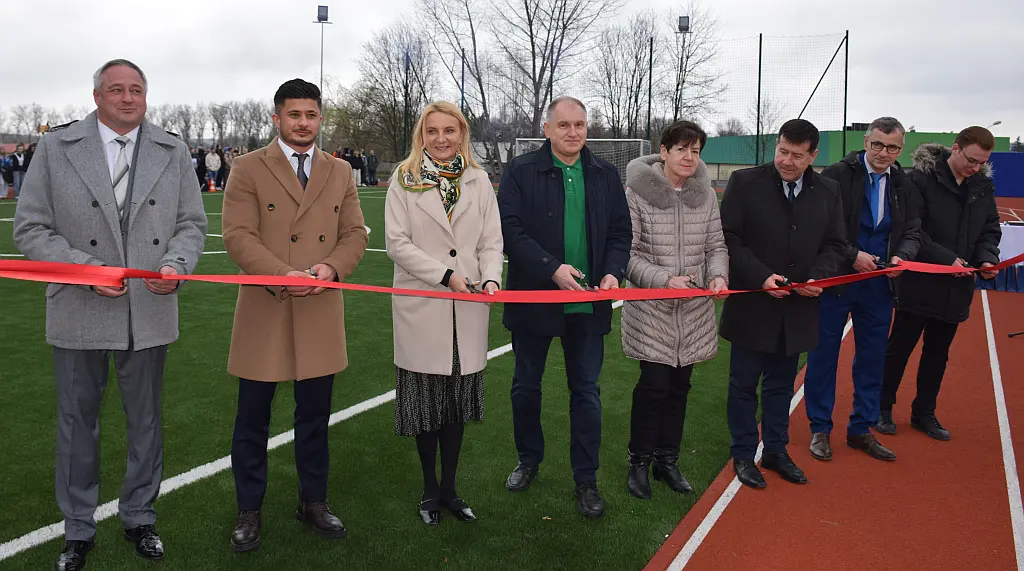 Stadion przy Zespole Szkół w Wolbromiu oficjalnie otwarty